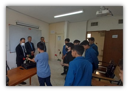 حضور مدیریت در کلاس درس اساتید و تبریک سال تحصیلی جدید