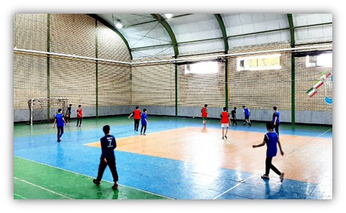 برگزاری درس تربیت بدنی در سالن ورزشی سرپوشیده در مجتمع اندیشه سجاد