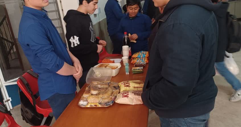 برگزاری دومین مرحله بازارچه فروش مواد غذایی خانگی در مجتمع آموزشی اندیشه سجاد