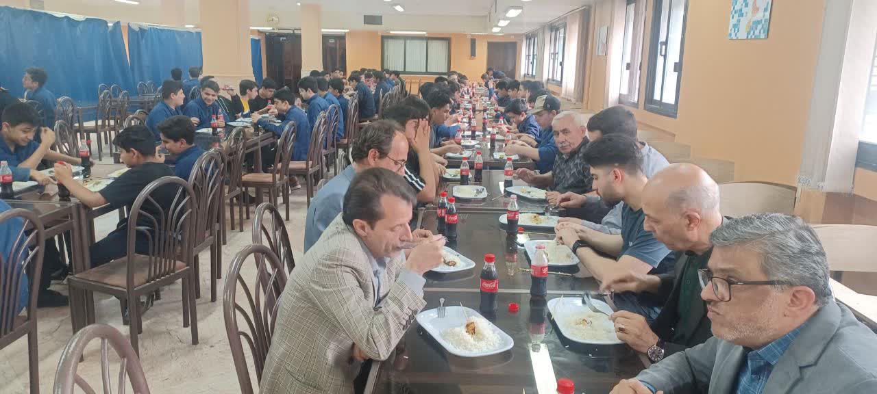 بازدید از دانشگاه سجاد و ضیافت ناهار توسط دانش‌آموزان مجتمع آموزشی اندیشه سجاد