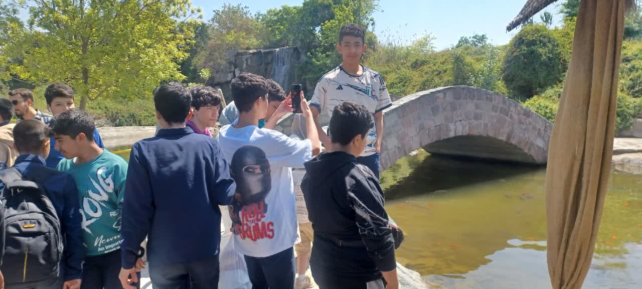 بازدید دانش آموزان متوسطه اول مجتمع آموزشی اندیشه سجاد از باغ گیاه شناسی درمشهد