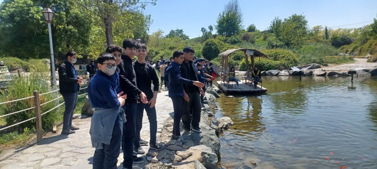 بازدید دانش آموزان متوسطه اول مجتمع آموزشی اندیشه سجاد از باغ گیاه شناسی درمشهد