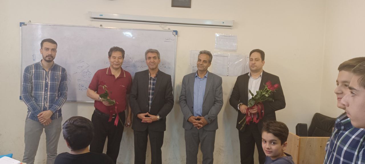 مراسم تجلیل از اساتید در روز بزرگداشت مقام معلم در مجتمع آموزشی اندیشه سجاد