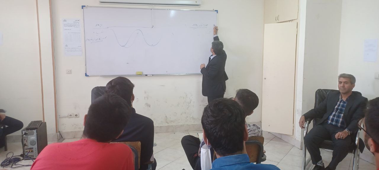 نقشه راه کنکور 1403 توسط آقای دکتر مومنی در مجتمع آموزشی اندیشه سجاد